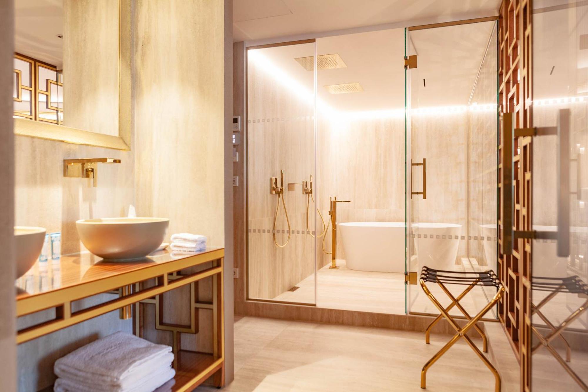 Wine & Books Lisboa Hotel Экстерьер фото Bathroom