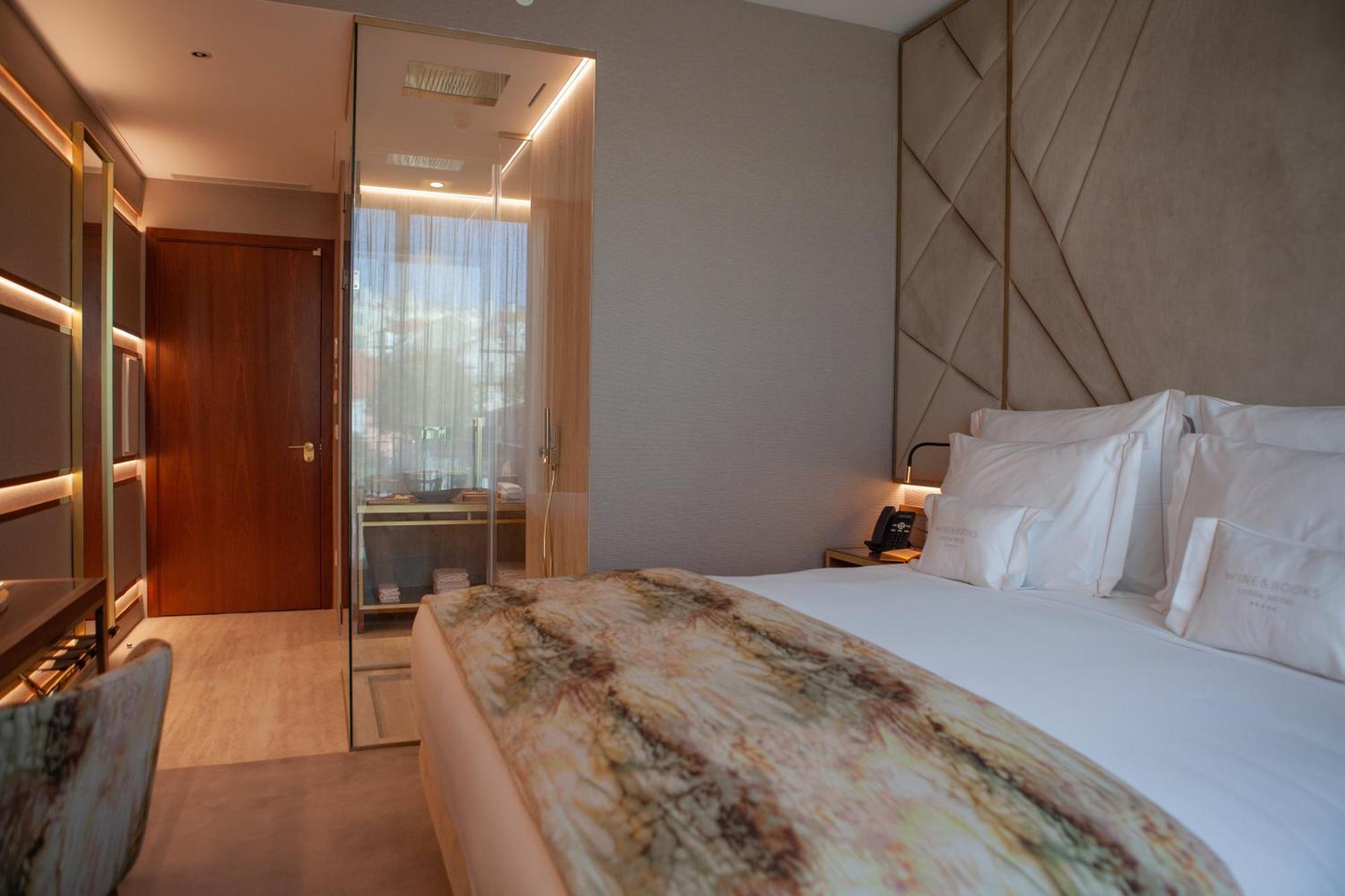 Wine & Books Lisboa Hotel Экстерьер фото A bedroom at the hotel
