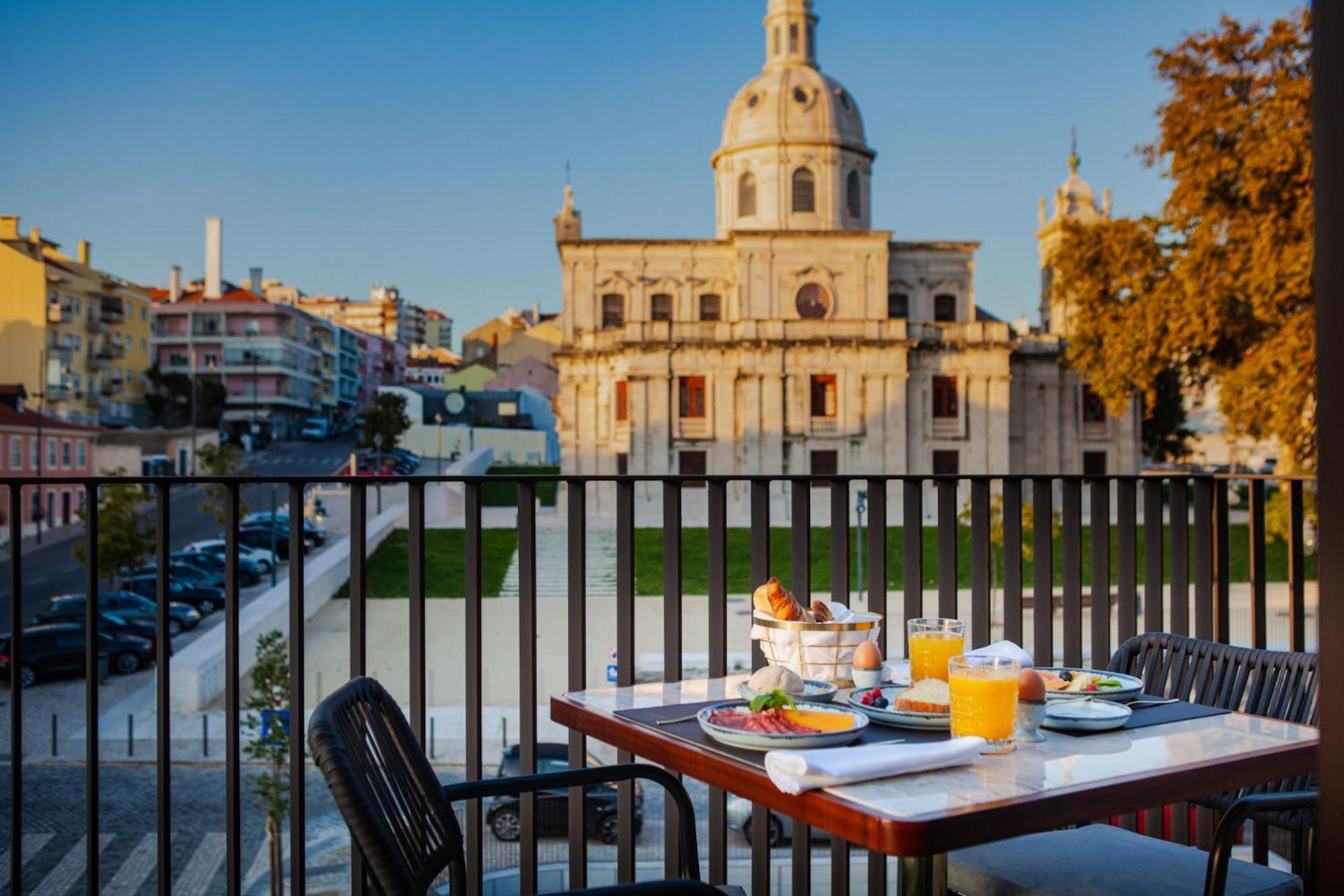 Wine & Books Lisboa Hotel Экстерьер фото Breakfast at the hotel