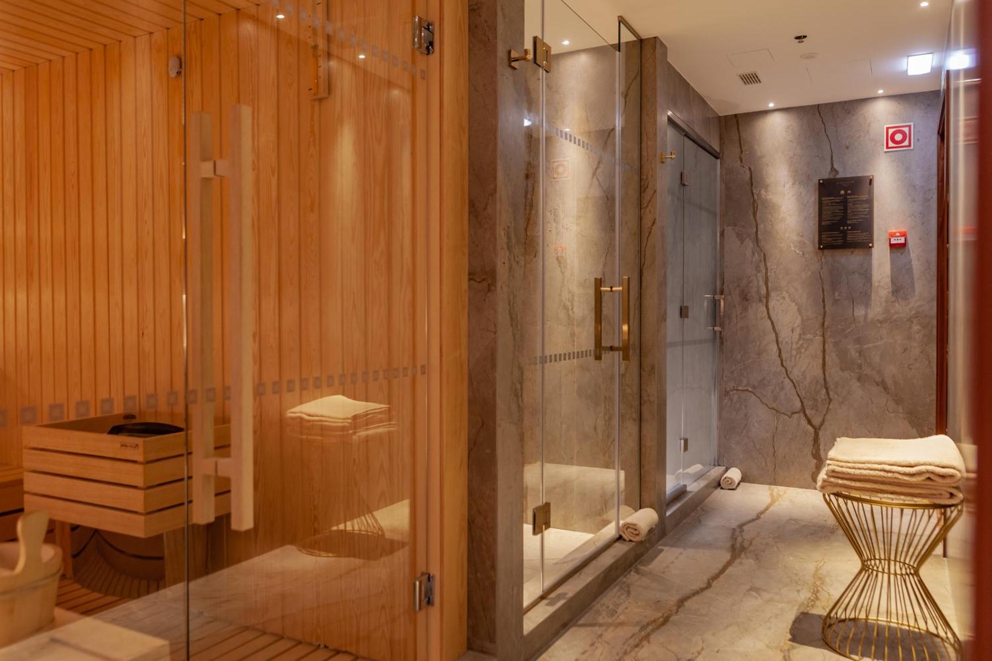 Wine & Books Lisboa Hotel Экстерьер фото A shower room