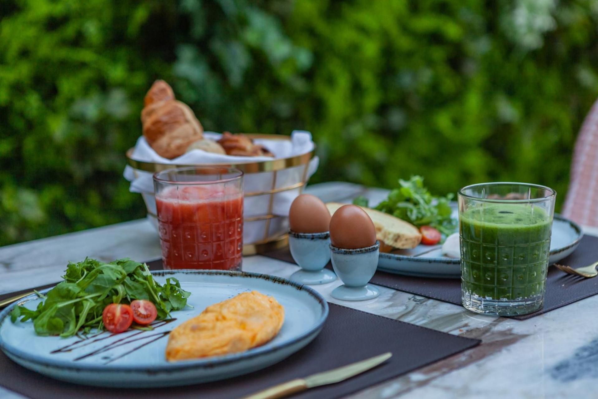 Wine & Books Lisboa Hotel Экстерьер фото Breakfast at the Hotel