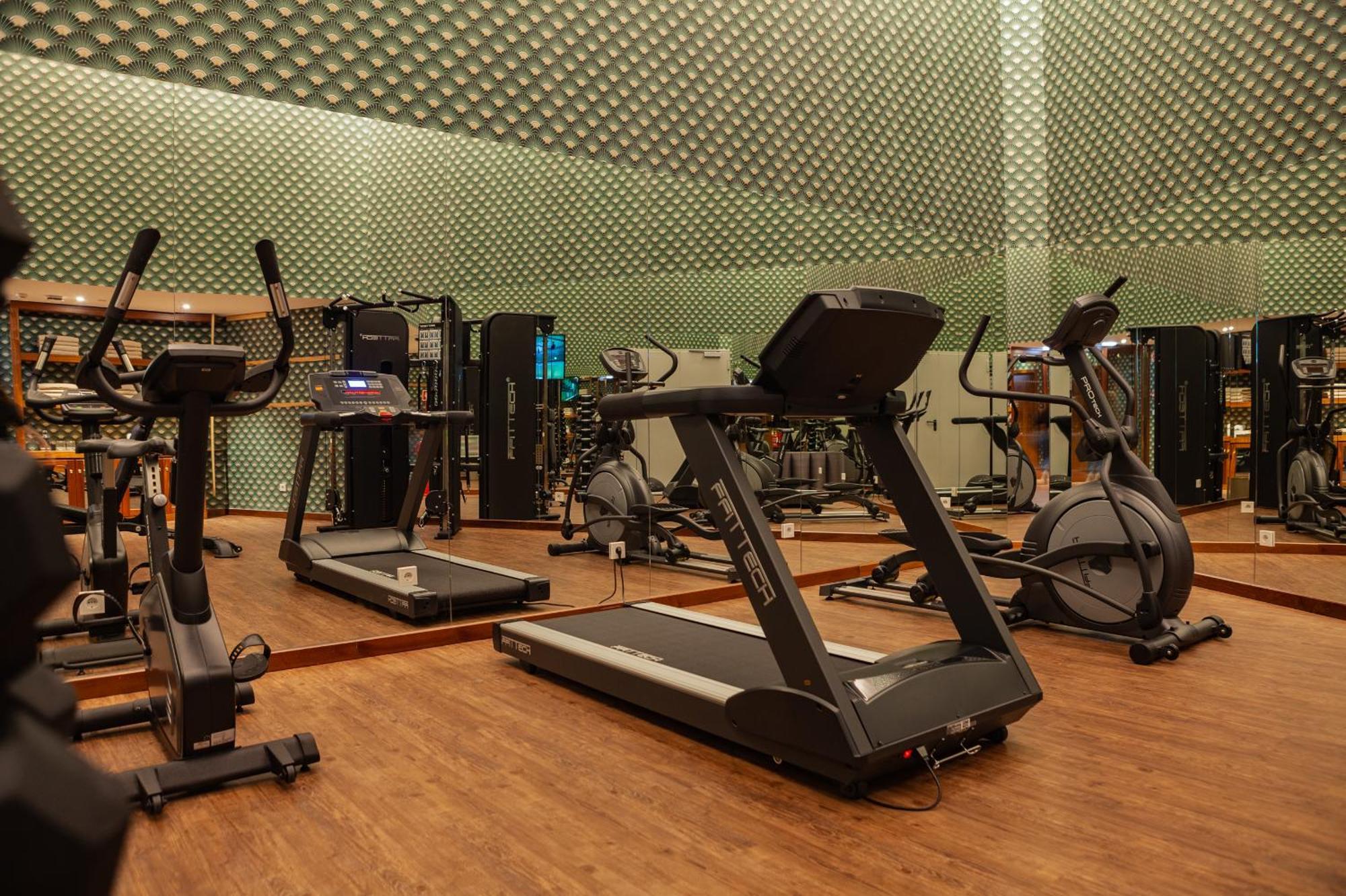 Wine & Books Lisboa Hotel Экстерьер фото A gym in a hotel
