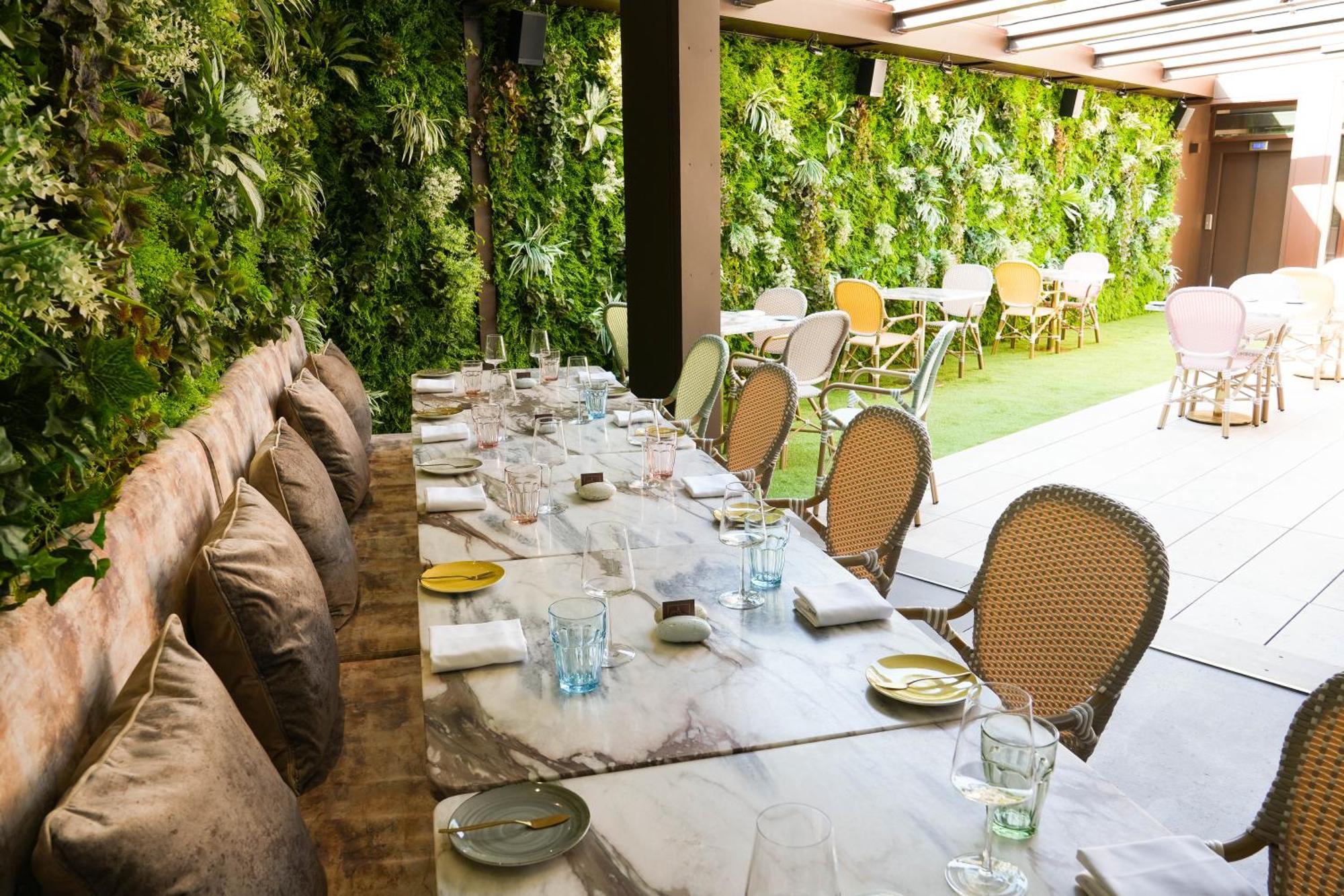 Wine & Books Lisboa Hotel Экстерьер фото The restaurant's terrace
