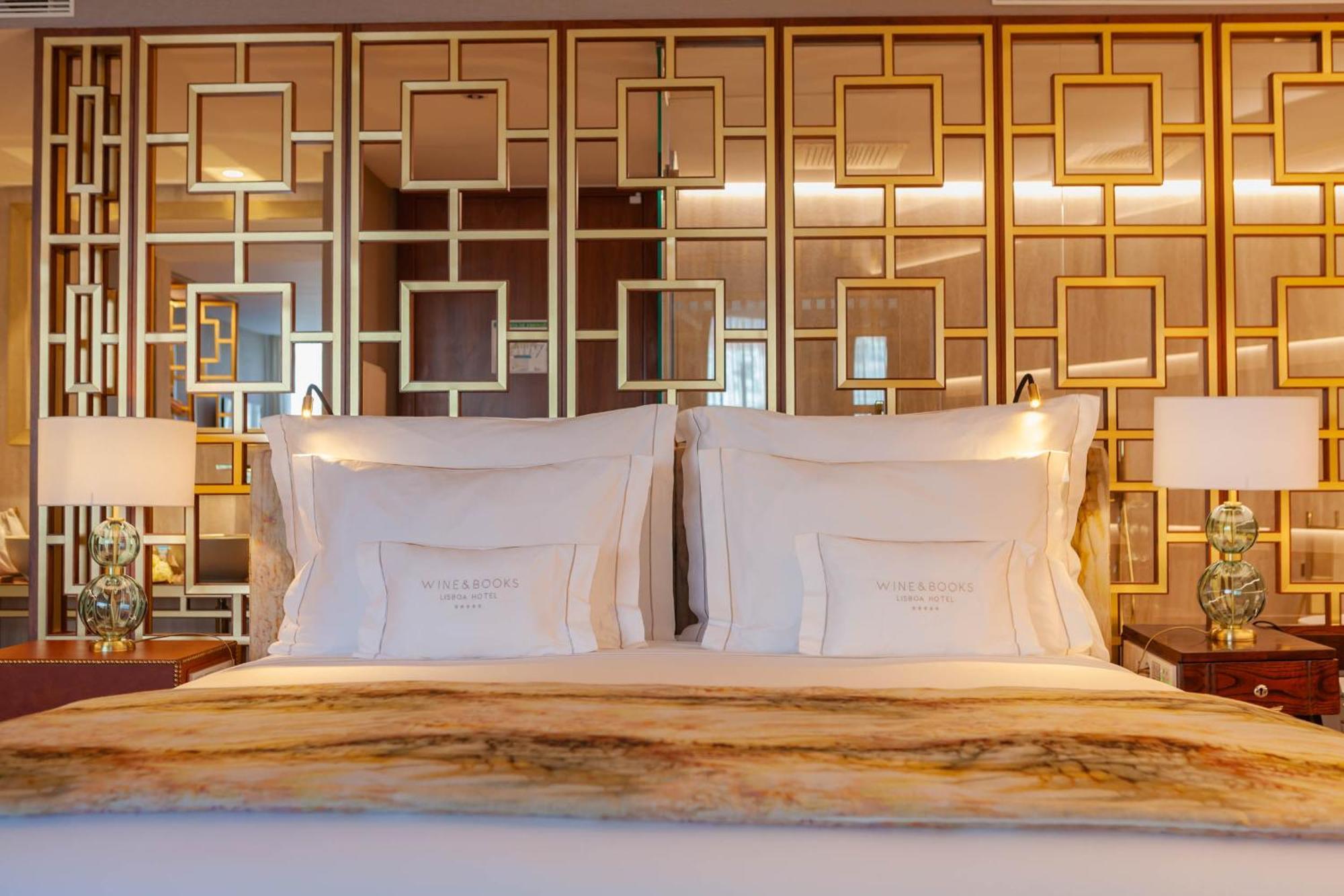 Wine & Books Lisboa Hotel Номер фото A bedroom at the hotel